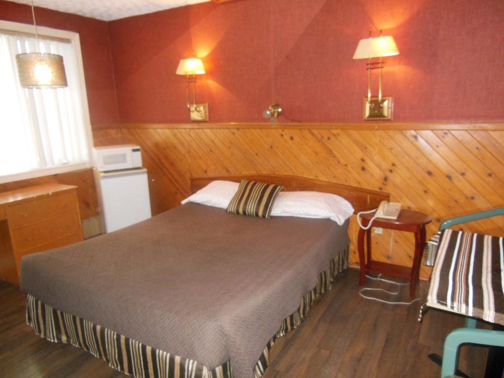 Motel Le Paysan Монреаль Экстерьер фото