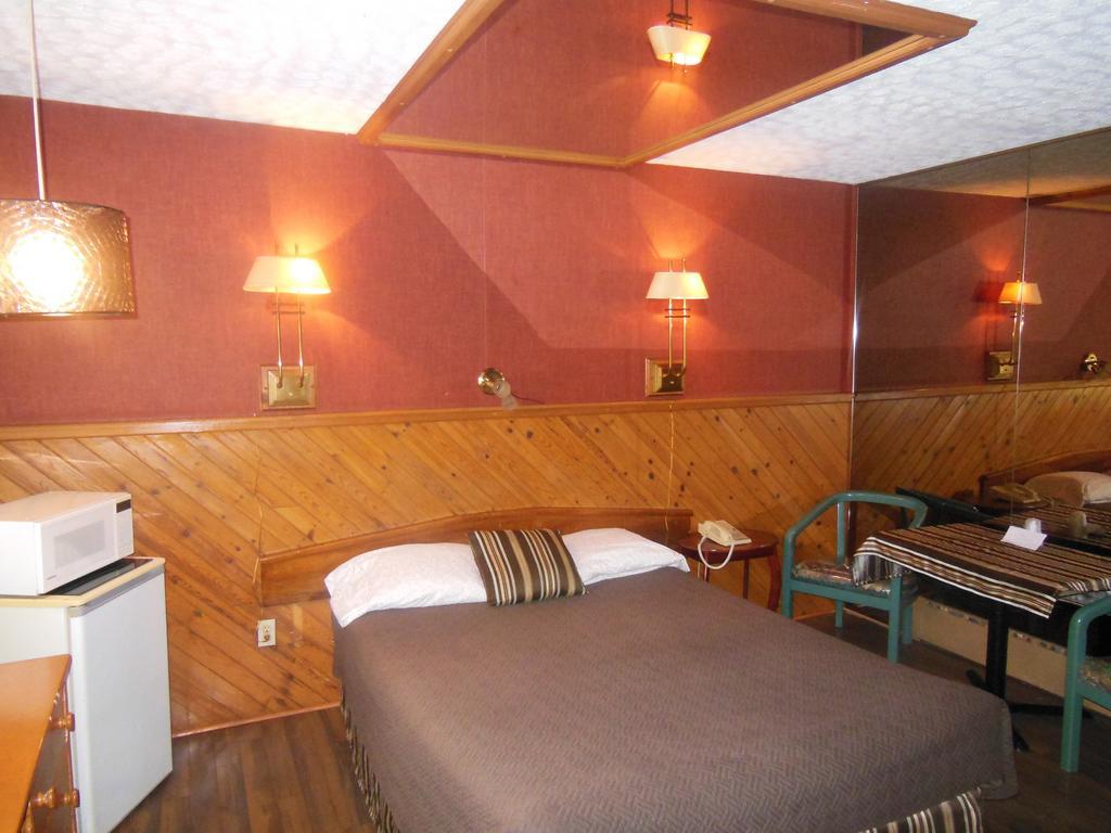 Motel Le Paysan Монреаль Экстерьер фото