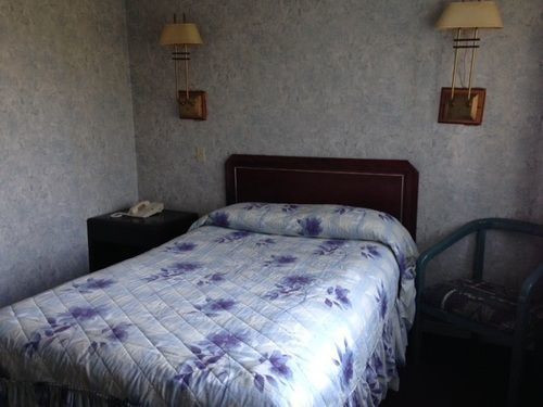 Motel Le Paysan Монреаль Экстерьер фото